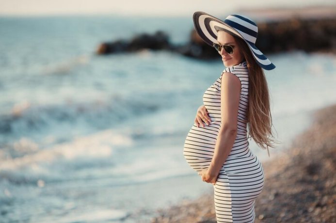 Conheça um pouco mais da moda praia para gestantes e saiba quais são os modelos ideais para arrasar na praia nesse momento!