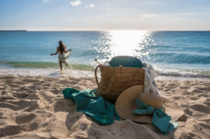 A sustentabilidade é um assunto em alta e está presente em vários locais, inclusive na moda praia. Descubra como funciona essa relação!