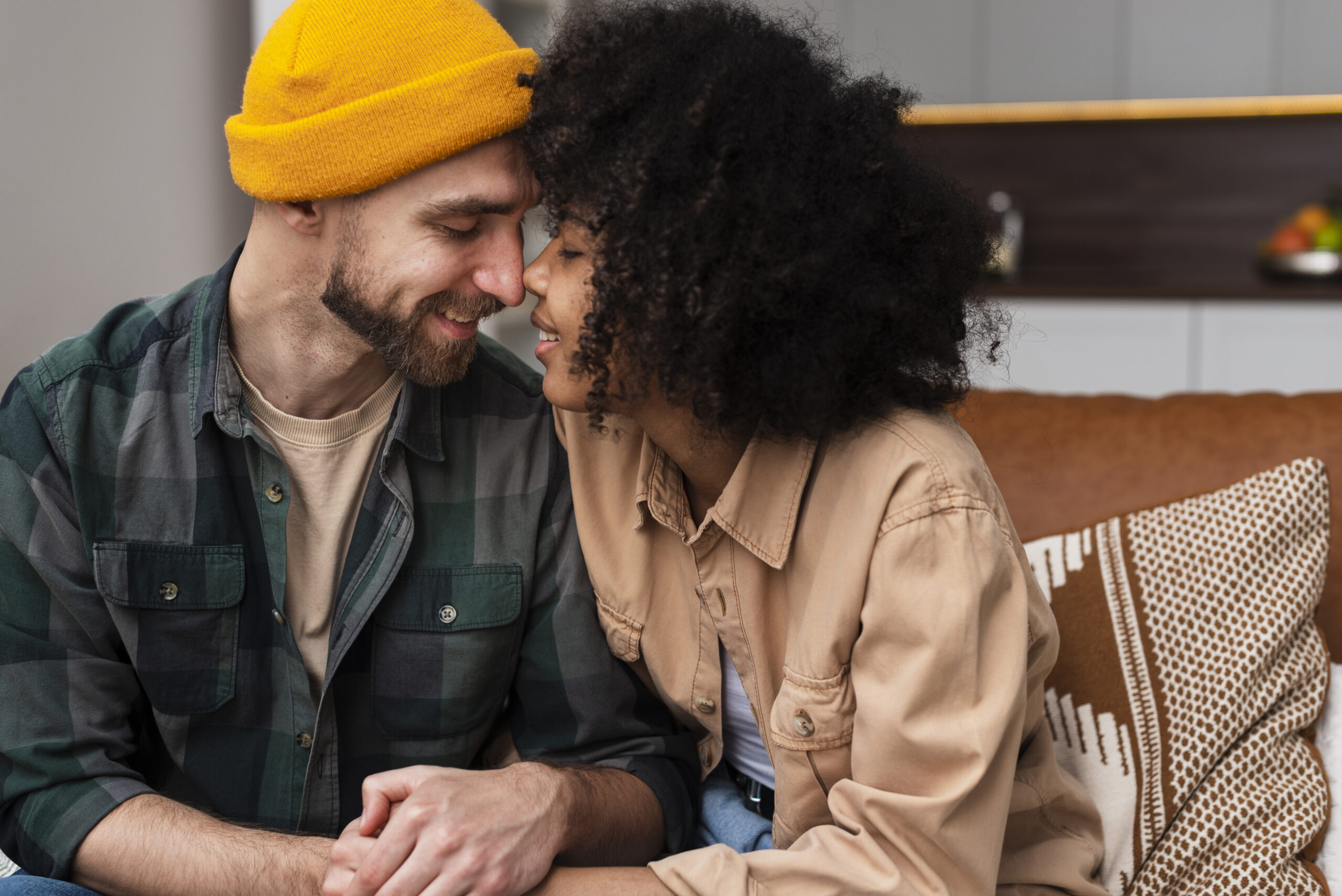 A importância do gerenciamento de Expectativas em relacionamentos casuais | Foto de casal feliz