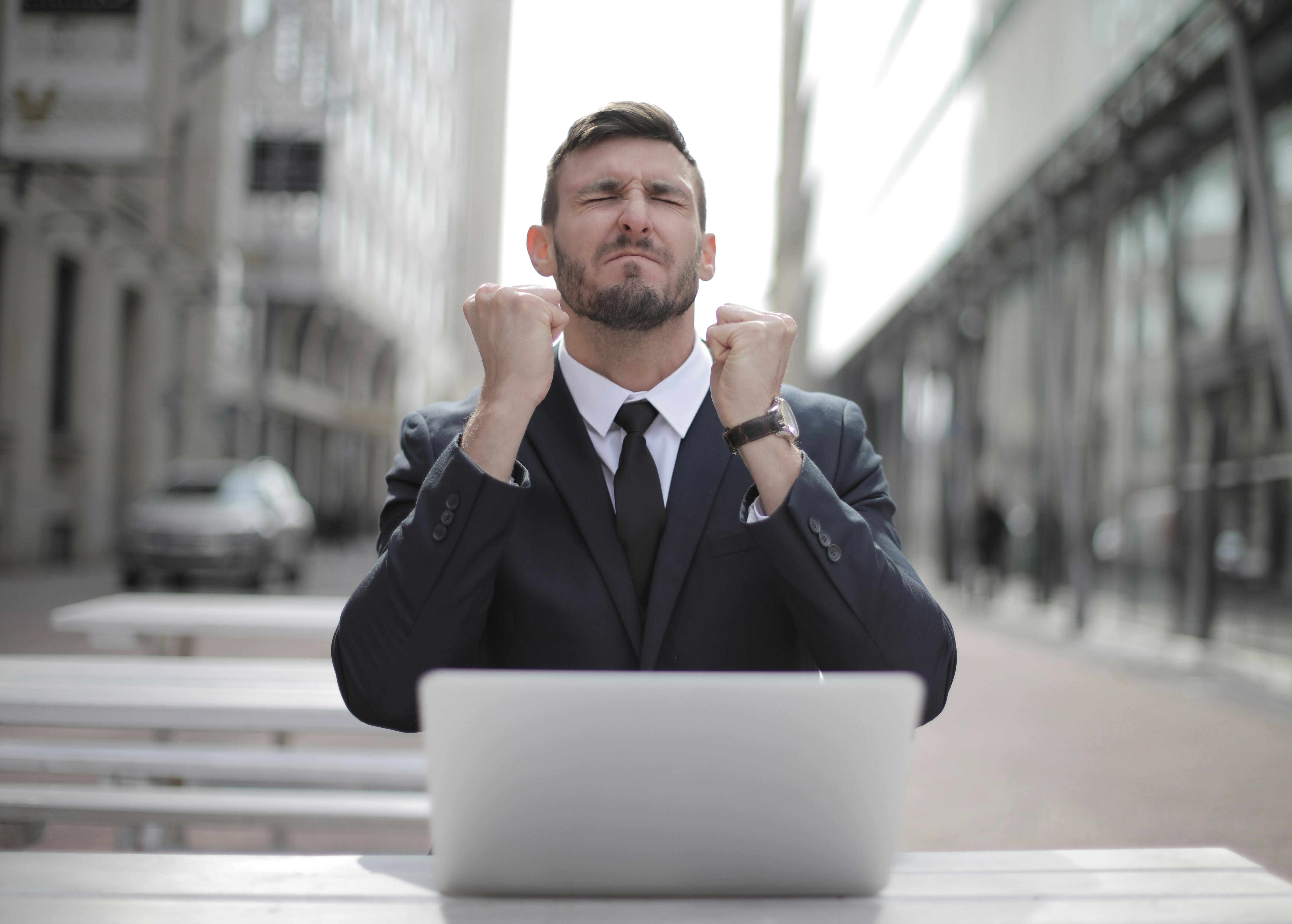 Como a inteligência emocional impacta o desempenho no trabalho l Self Guru